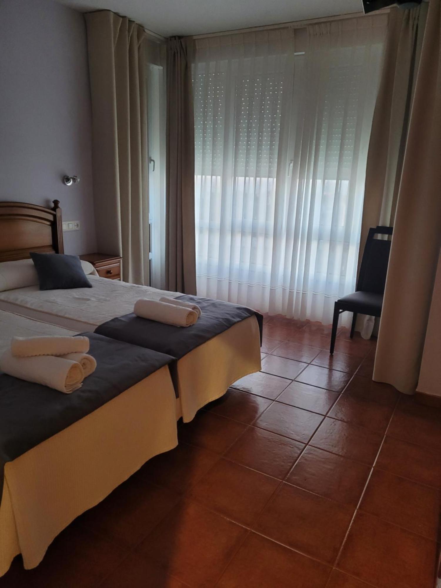 Hotel Restaurante El Fornon Новельяна Номер фото